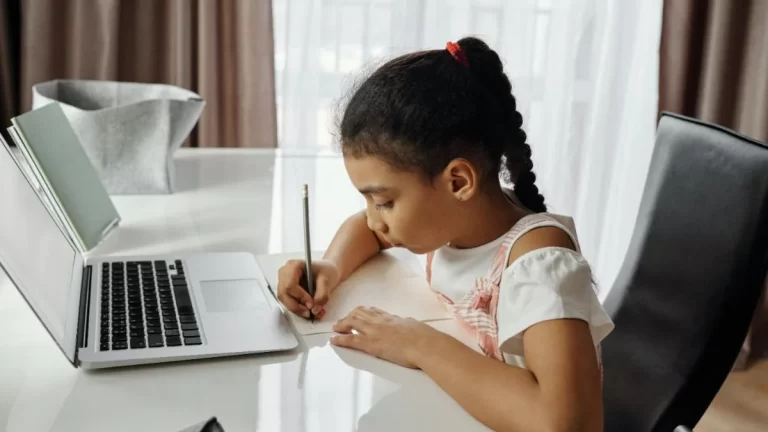 Online live classes: Its conduction and benefits.