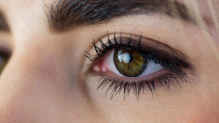 What Does Lash Serum Do & How Do You Apply It?