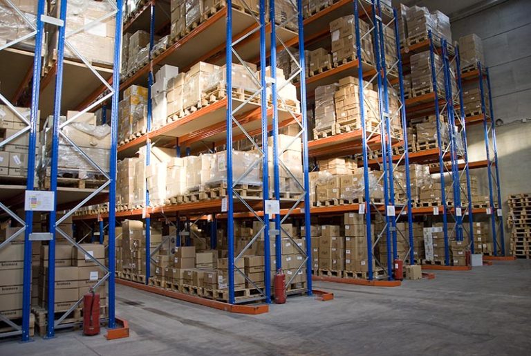 Storage in Industrial Racks: Systems and Features