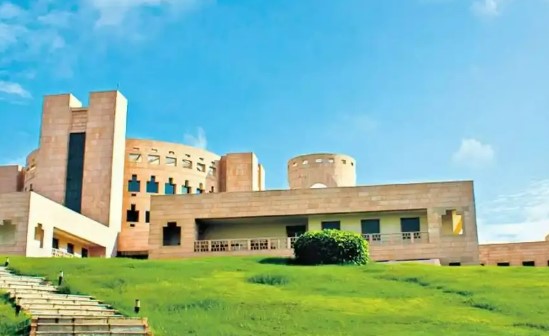 How Pursuing an MBA from ISB Changes Your Career: Top Benefits You Should Not Miss