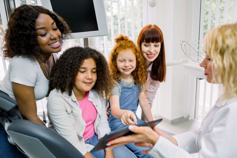 4 Ways Family Dentistry Simplifies Dental Care For Parents