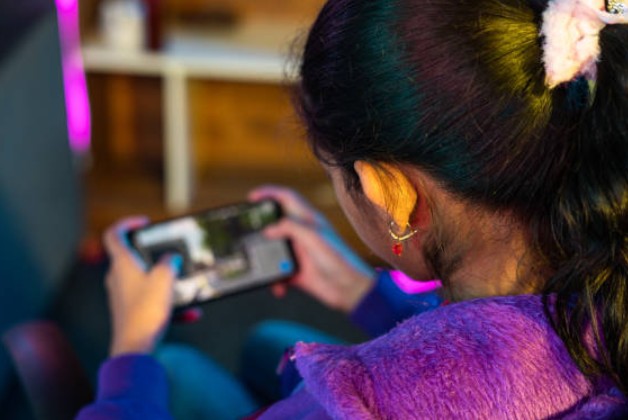 How Online Games Use Symbol Pulsing Effects To Guide Player Attention